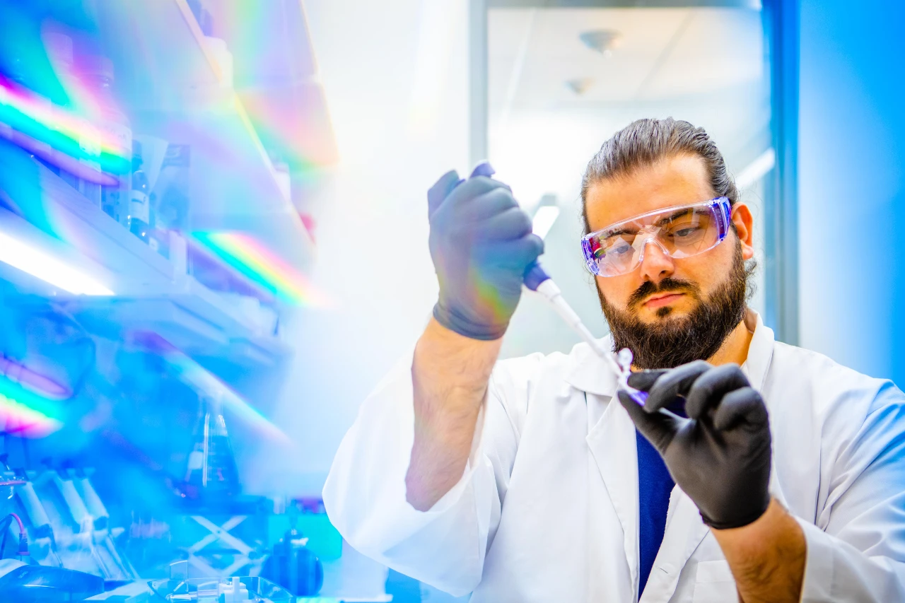 Petar Pajić pipetting at the lab bench